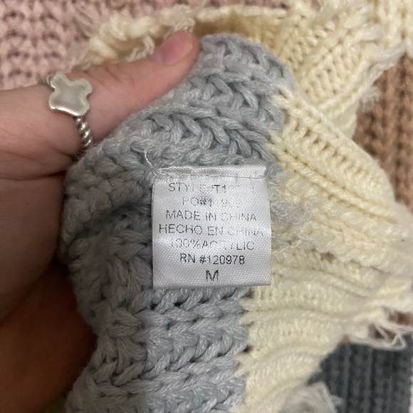 Entro EUC distressed raw hem deep V color block casual knit sweater size M - Picture 6 of 6